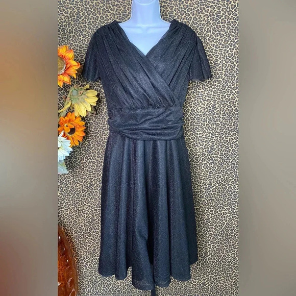 🦋B2G1🦋MAGNOLIA PLACE Black Sparkly PLUS SIZE Flutter Sleeve Dress NWT | 2XL | - Picture 3 of 11